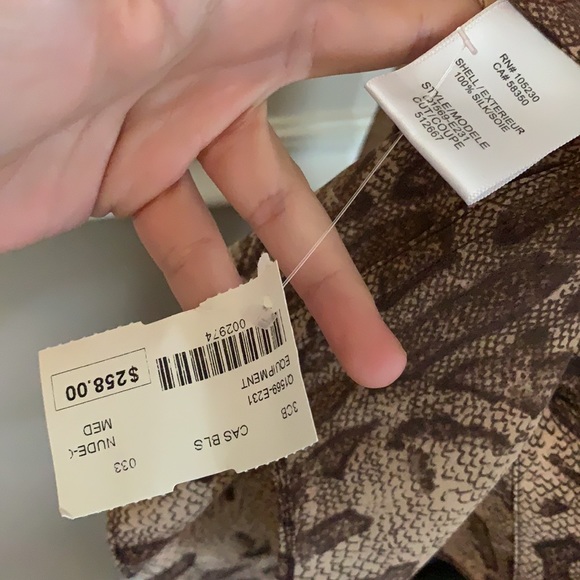 NWT Equipment slim signature printed blouse - Picture 9 of 10